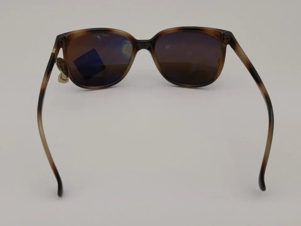 Thumbnail: Occhiali da sole Julbo Megeve - Made in France, stile elegante e protezione UV, montatura robusta e design moderno.