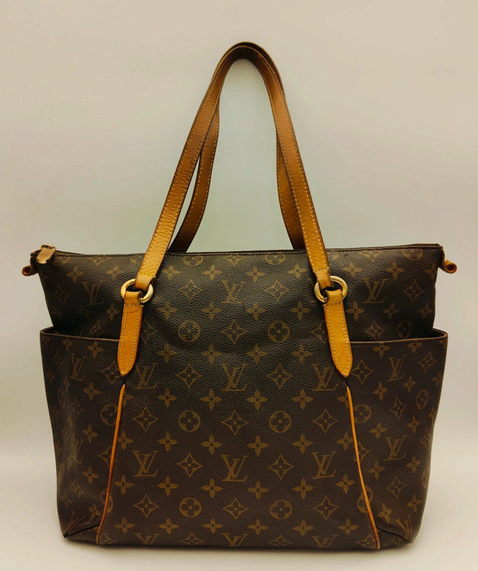 Thumbnail: Authentic Louis Vuitton Monogram Totally MM Shoulder Bag