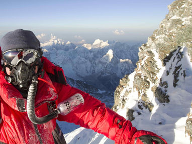 Who dares wins: Leadership strategies in the face of adversity