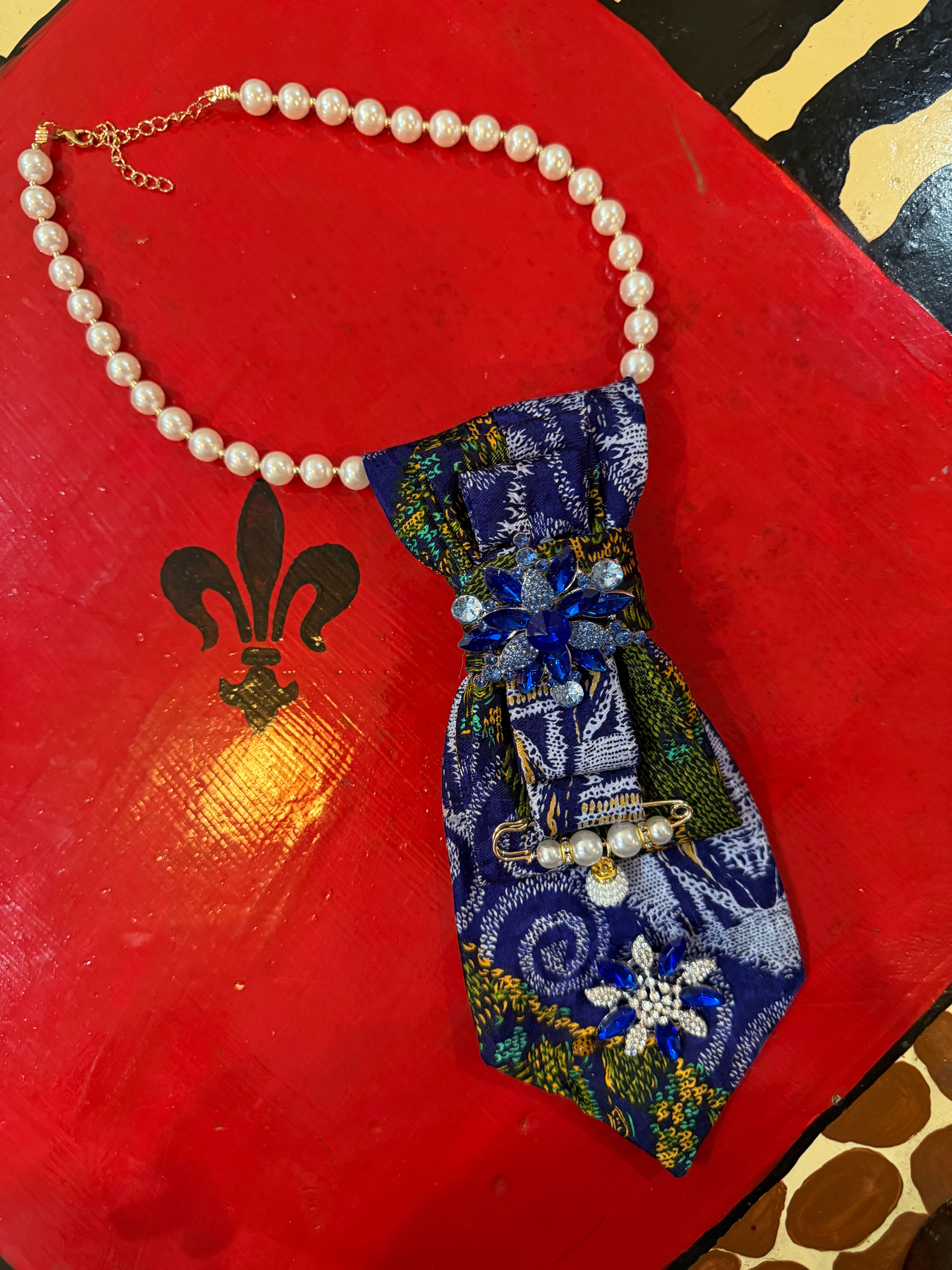 Dazzling Blue Tie Necklace