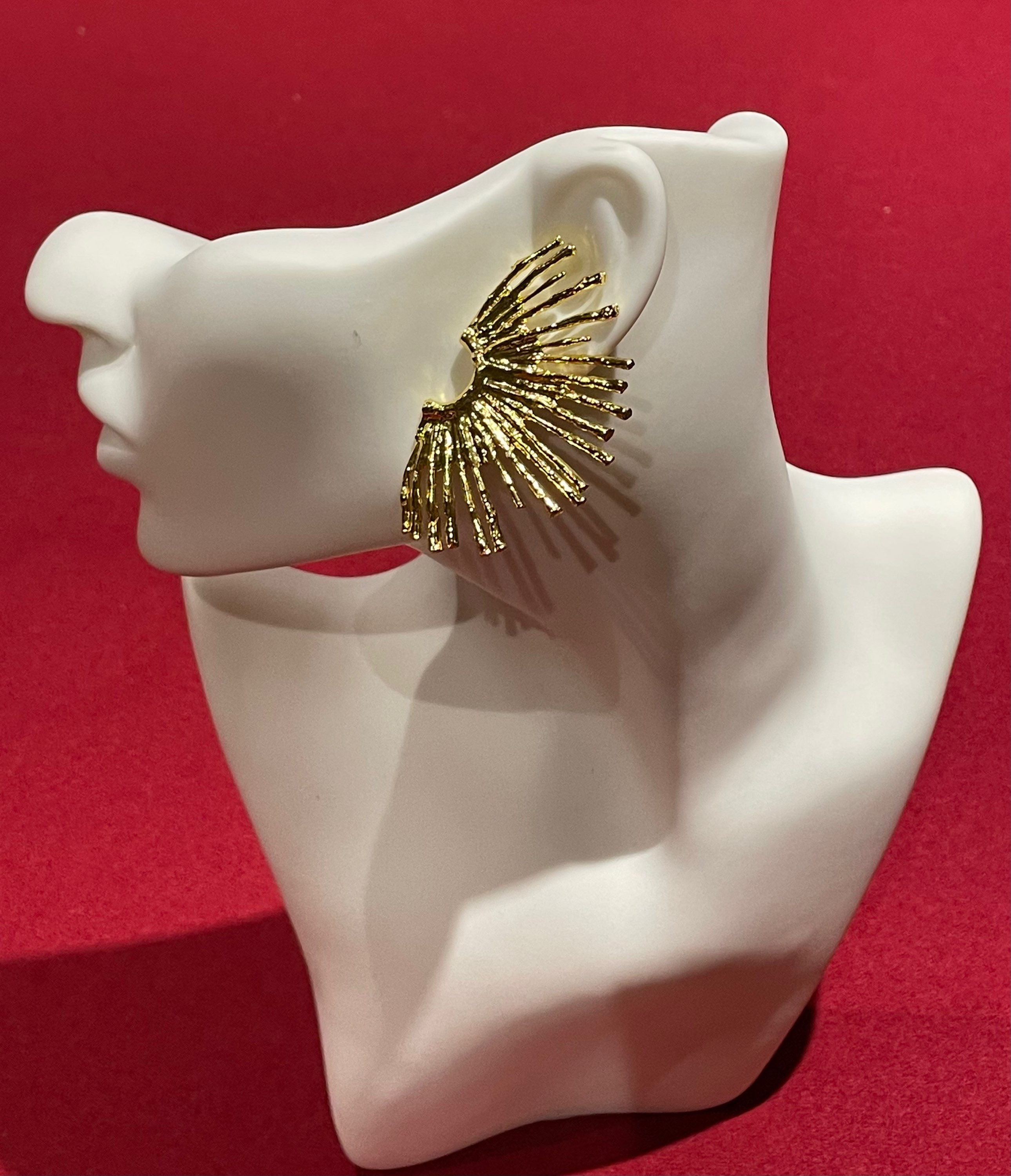 Earring Gold Tone Star Burst