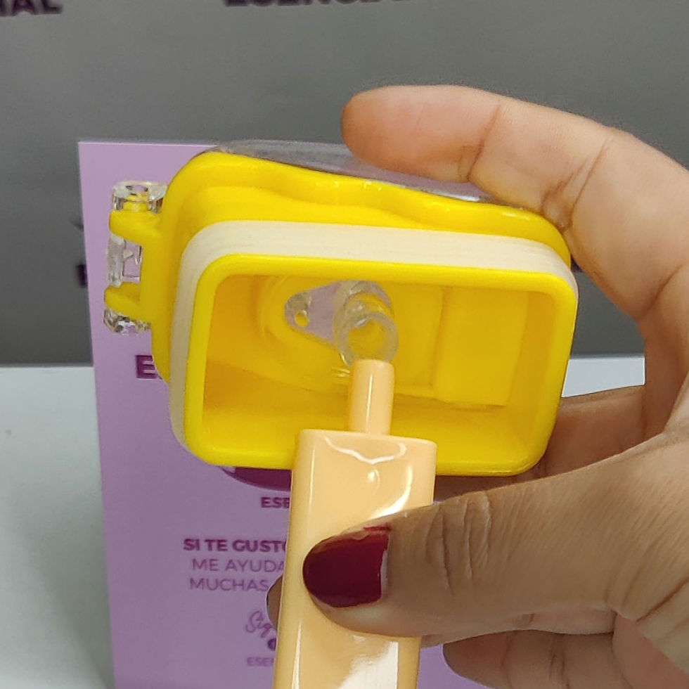 Miniatura: Tomando en forma de helado de fresa