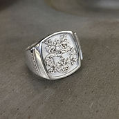 square-family-crest-ring-coat-of-arms-ri