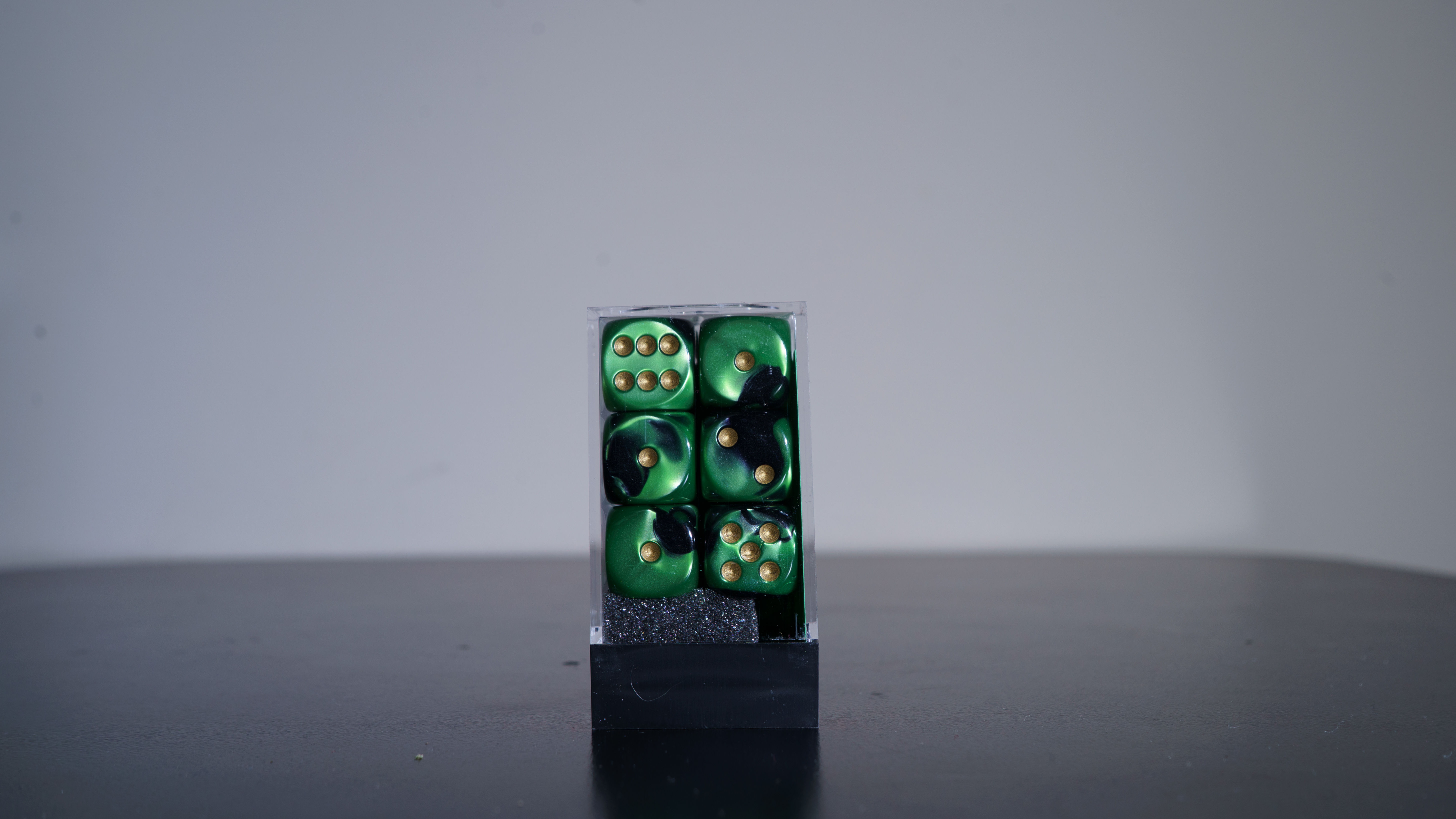 Gemini Black-Green/gold 16mm d6 Dice Block (12 dice)