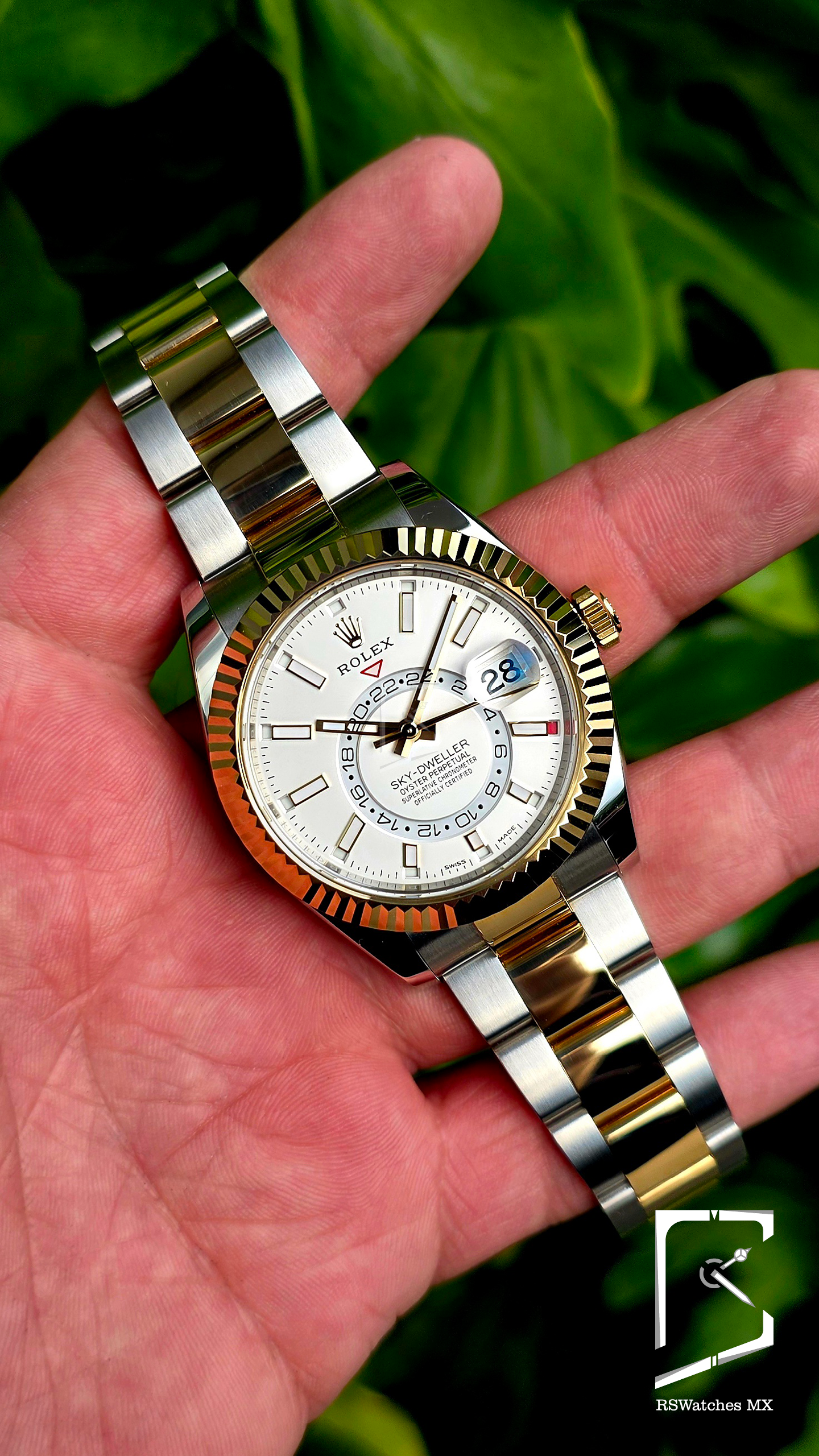 Rolex Sky Dweller Rolesor Amarillo 42mm 326933 Full Set