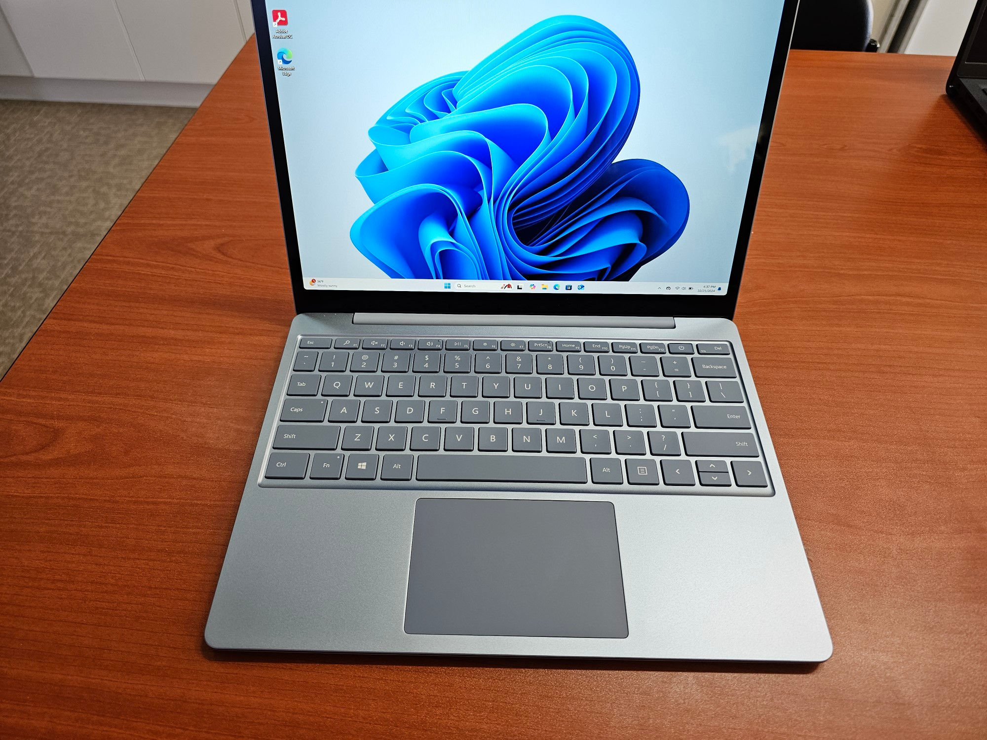 Microsoft Surface Go 12.4" (128GB SSD, Intel Core i5 10th Gen Ice Blue)