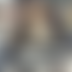 Mokytoja su kompiuteriu per DI mokymus