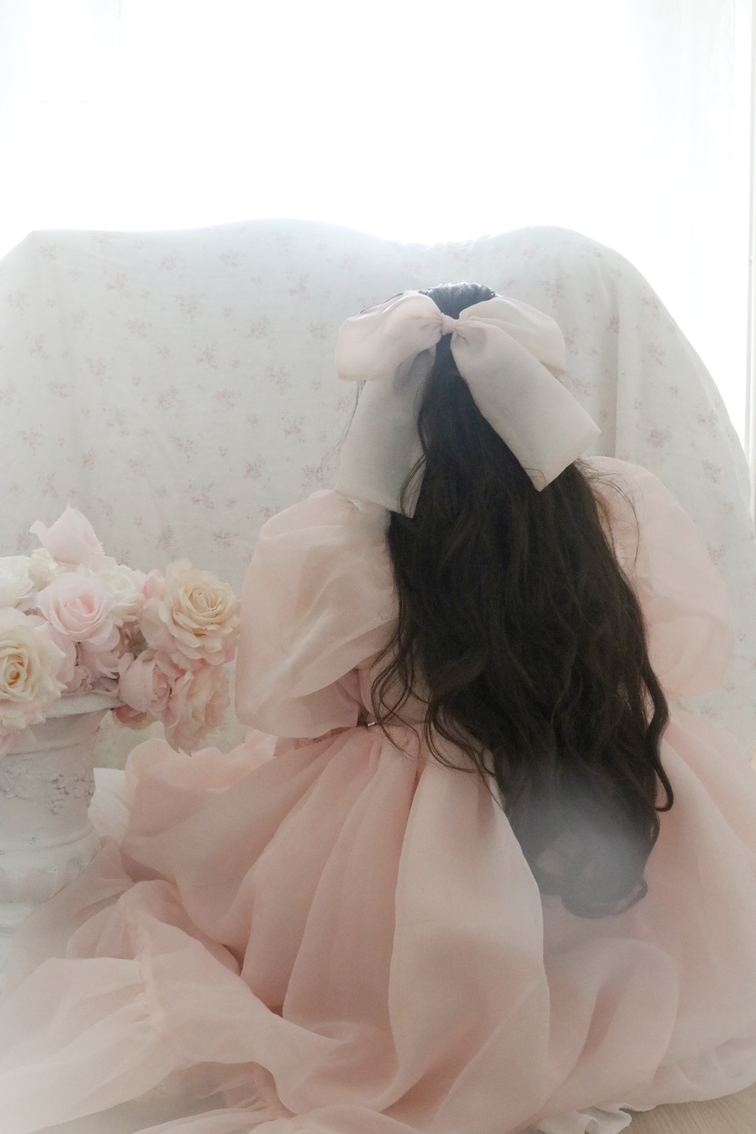 SOME TIPS FOR HOW TO CREATE A BEAUTIFUL COQUETTE INSPIRED VANITY..