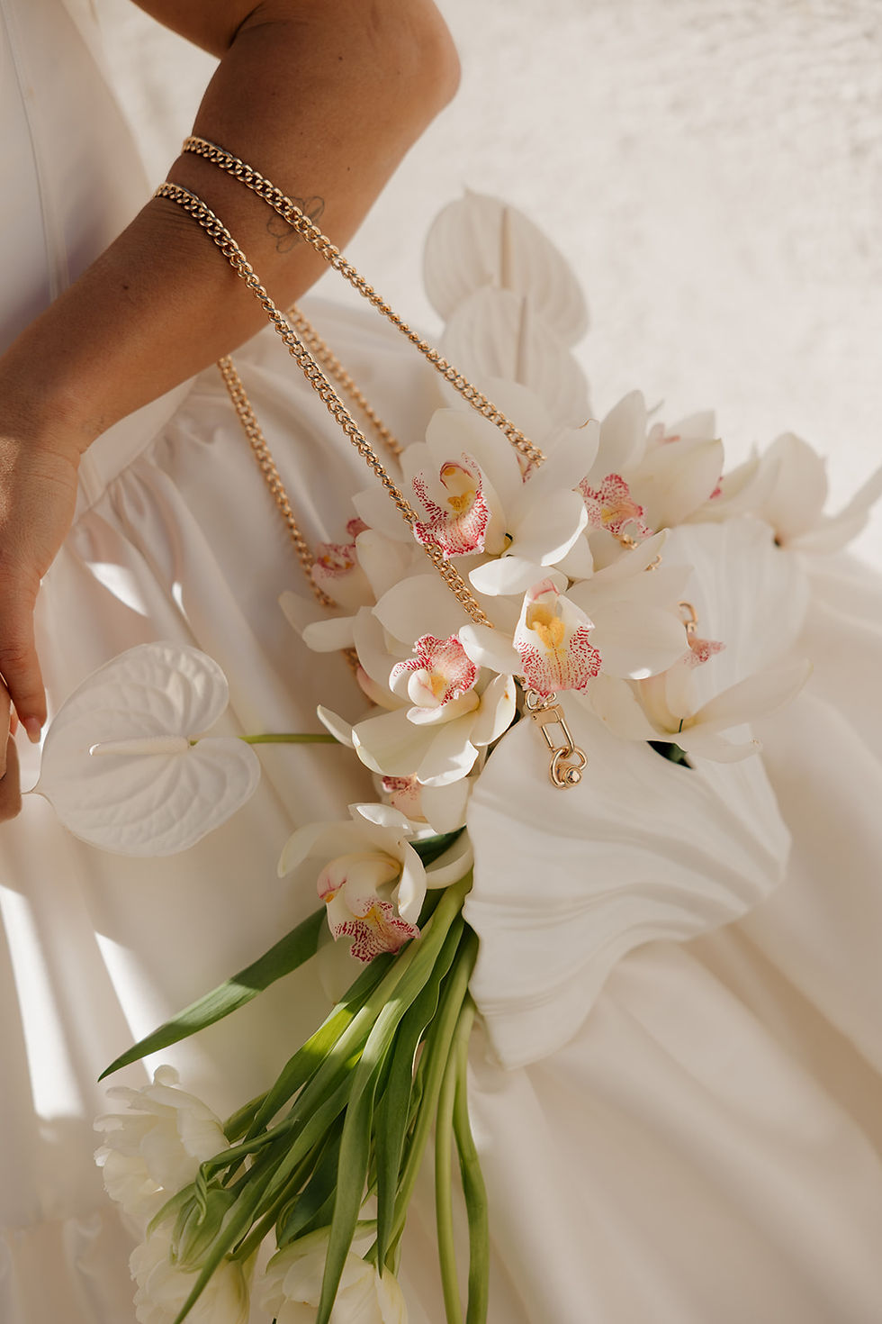 Demavi bridal handbag bouquet