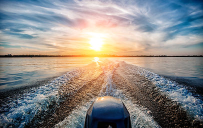 Navigation couché de soleil Lac du Bourget - Conciergerie nautique Navalya
