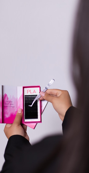 Chicago lash artist selecting eyelash extensions from a lash tray