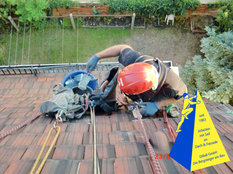 Dachschaden Dresden, Dachsteiger, Dachreparatur, Dachrinnenreinigung, Bergsteiger, Dachkletterer, Dachdecker, Dacharbeit ohne Gerüst, Dach reparieren, Höhenarbeit, Industriekletterer, Freital, Radebeul