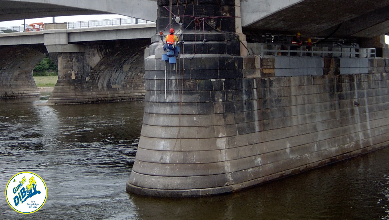 Industriekletterer Dresden, Dachschaden Dresden, Dachsteiger Dresden, Bergsteiger Dresden, Dachdecker Dresden, Dachreparatur Dresden, Dachrinnenreinigung Dresden