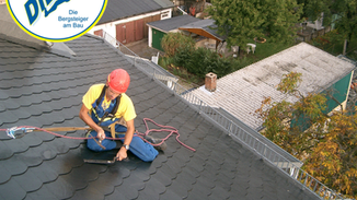Dacharbeit ohne Gerüst Dresden, Dachsteiger, Dachschaden, Bergsteiger, Dachreparatur, Dachrinnenreinigung, Dach reparieren, Dachdecker, Höhenarbeit, Industriekletterer, Dachkletterer, Radebeul, Freital