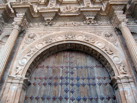 Detalle de la portada de Santa Maria 