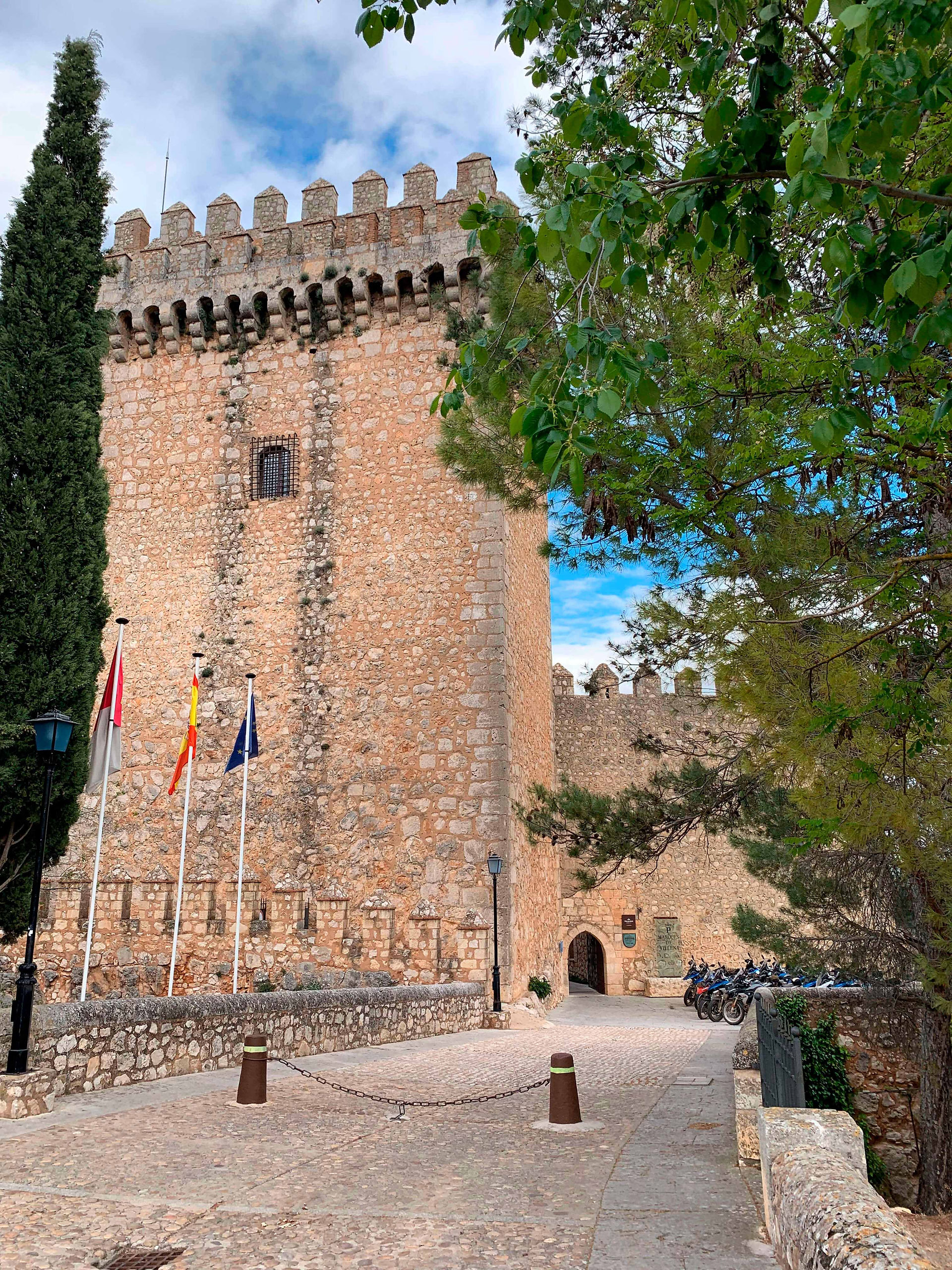 Vista del Castillo y su torre del homenaje