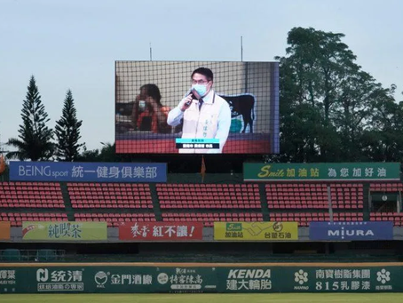 CPBL/ 統一獅大暴走抗議裁判 原因出在台南球場大螢幕?