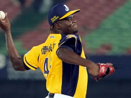 CPBL/ 單局3次觸身球、投手犯規 兄弟王牌投手德保拉怎麼了?