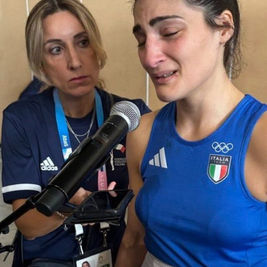 Italiana desiste de luta contra boxeadora reprovada em teste de gênero