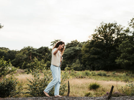 Waarom ben ik zo moe en overprikkeld? Dit kan je helpen...