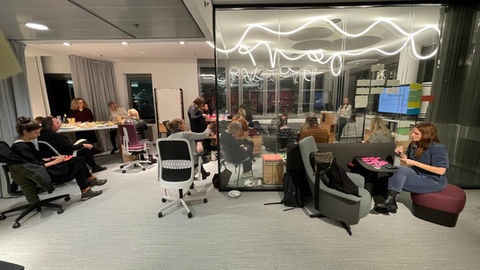 Jenny Gresshoff vom Strive Magazine hält inspirierenden Impulsvortrag beim Workplace Women Network Event in Hamburg