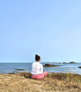 A meditation camille gros plan_edited.jpg