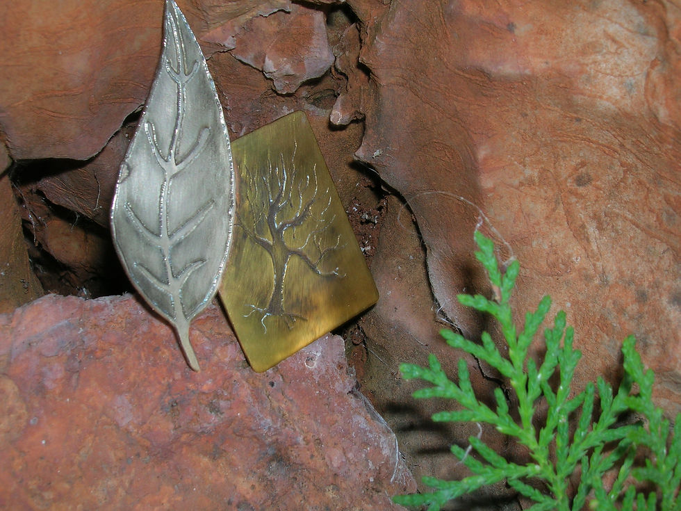 Μικρογραφία: Καρφίτσα απο Αλπακά και Ορύχαλκο