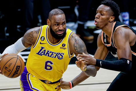 LEBRON JAMES BRILLA CON 47 PUNTOS EN SU CUMPLEAÑOS 38 Y LE DA LA VICTORIA A LAKERS SOBRE HAWKS.