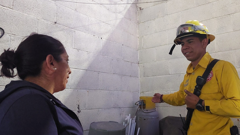 EXHORTAN BOMBEROS MUNICIPALES A TOMAR MEDIDAS PARA EVITAR RIESGOS POR FUGAS DE GAS EN CASA