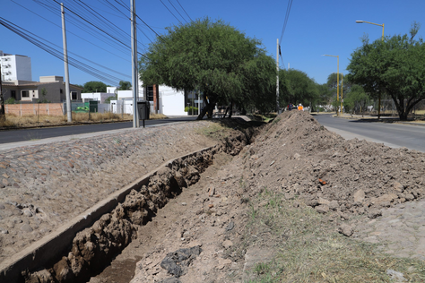REALIZA MUNICIPIO DESAZOLVE PREVENTIVO EN EL ARROYO EL MOLINO