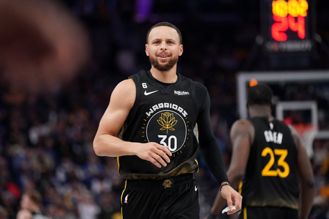 STEPHEN CURRY Y WARRIORS VENCIERON A BUCKS EN TIEMPO EXTRA