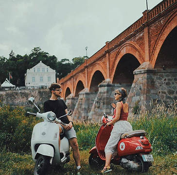 izbraucieni ar Vespu