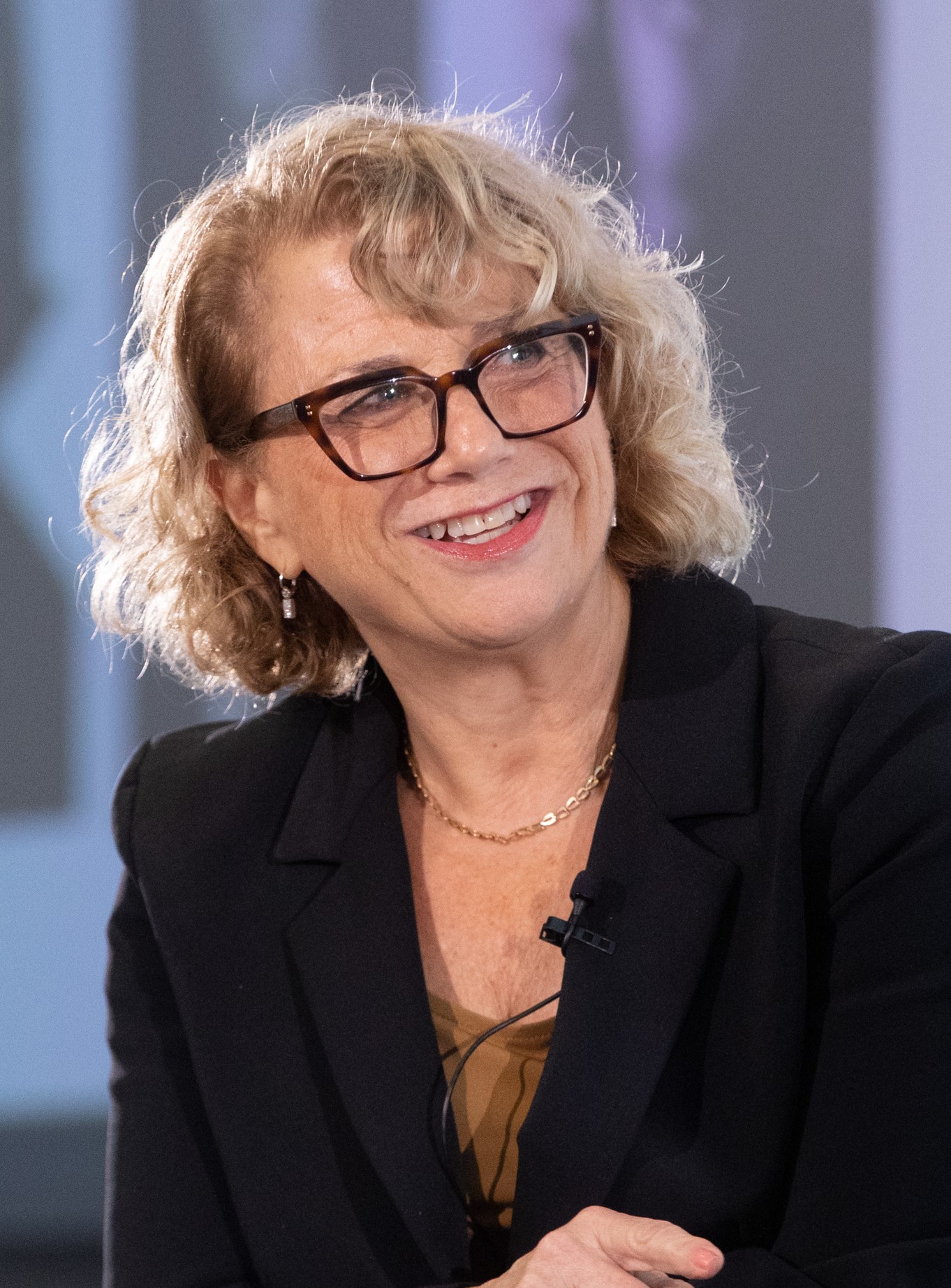 Writer: Lynda Mischel