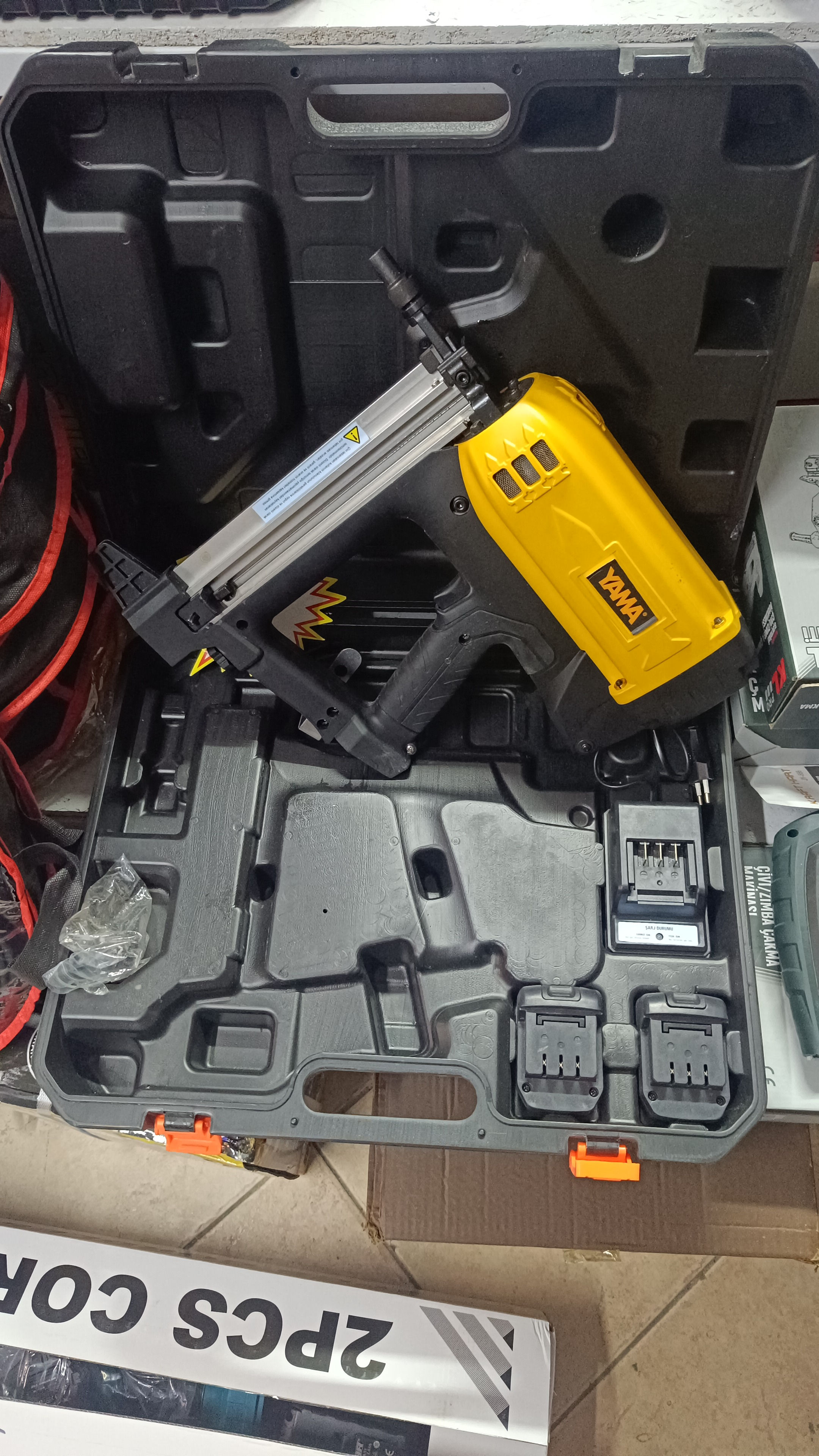 Gazlı çivi çakma tabancası 