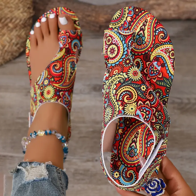 Bohemian printed flat sandals with paisley pattern