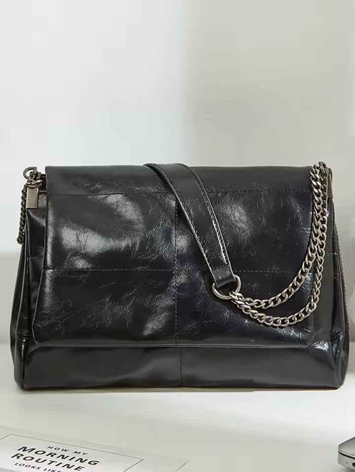 Thumbnail: Black 2024 women's chain tote commuting bag.