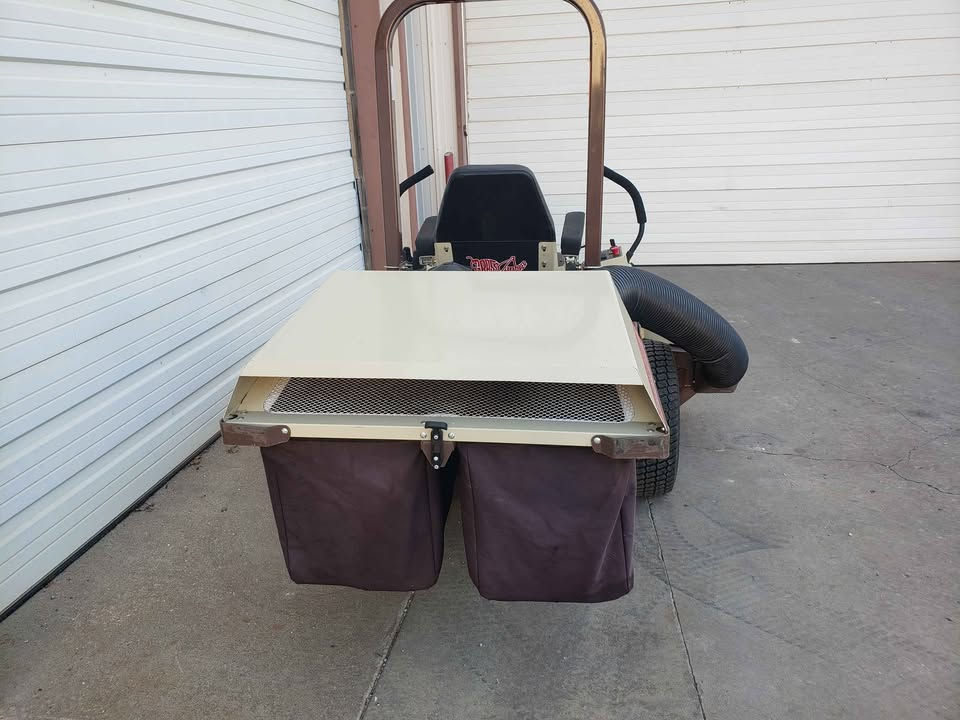 2021 Grasshopper 8ht grass catcher..jpg