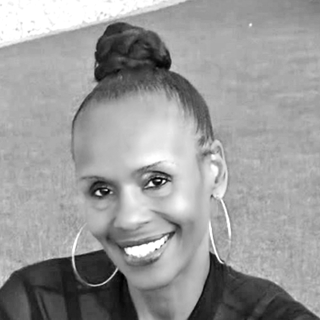 HEADSHOT - RENA WALLACE_edited.jpg