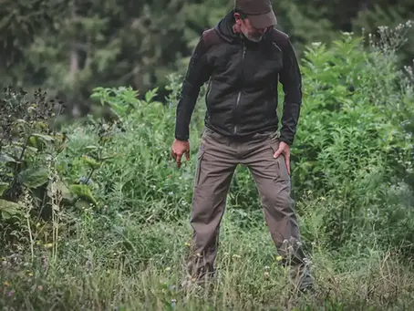 Ein Jäger im Wald