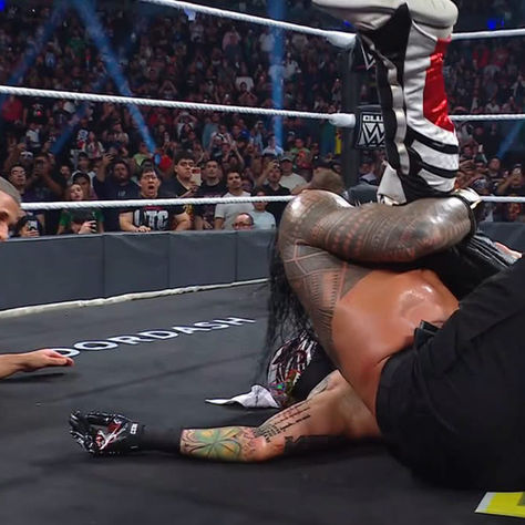 ¡NO SE PUDO! 🥹💔🇲🇽 ROMAN REIGNS DERROTA A PENTA EN LA CIUDAD DE MÉXICO