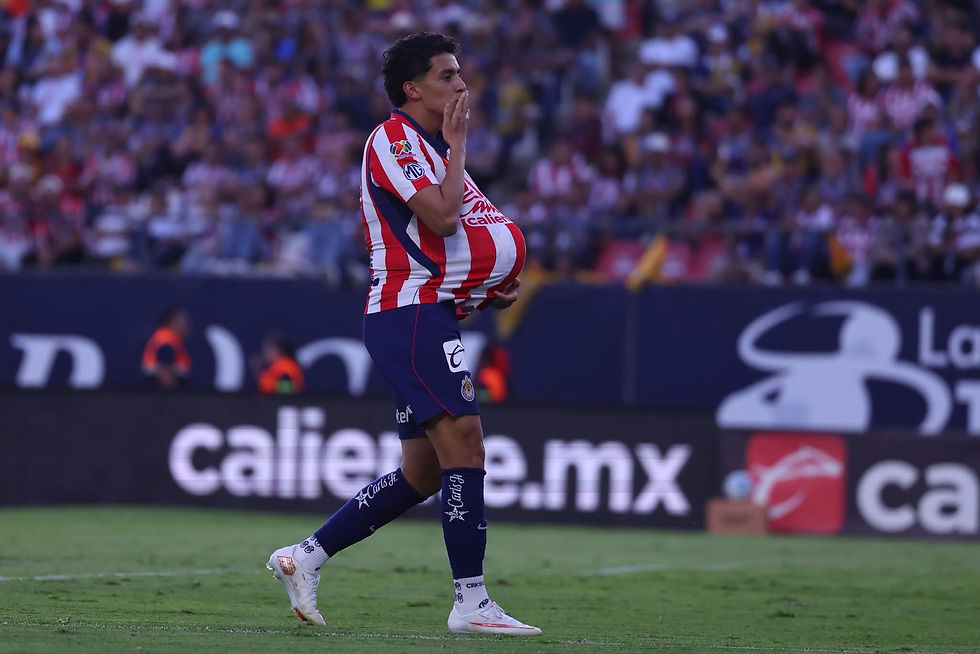 ¡CHIVAS GOLEA DE VISITA Y LEVANTA LA MANO COMO CANDIDATO!