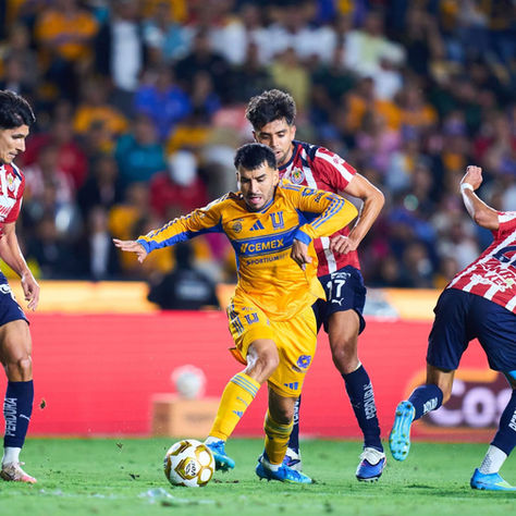 ¡Tigres pega primero y toma ventaja ante Chivas en el Volcán!