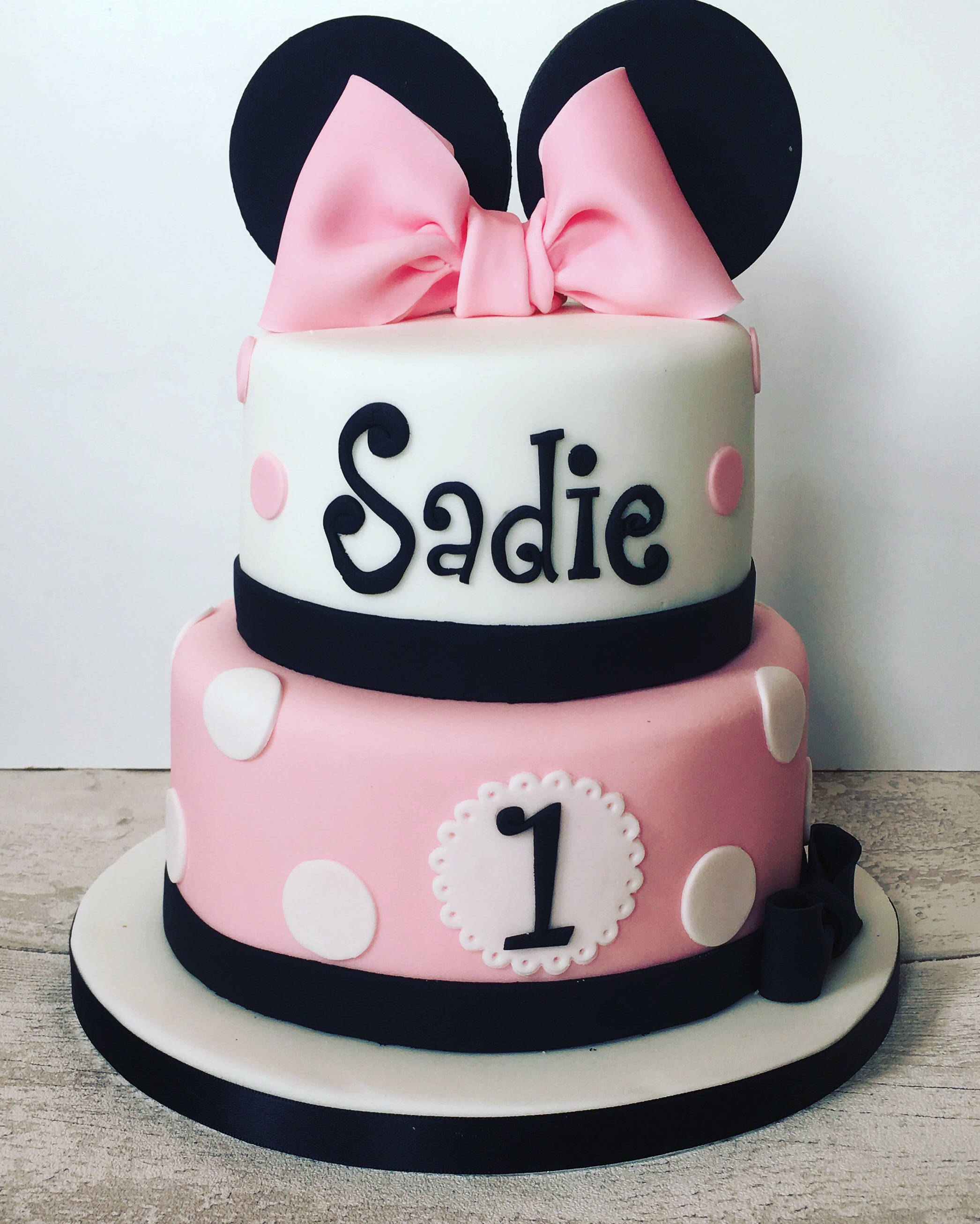 Minnie Mouse Cake