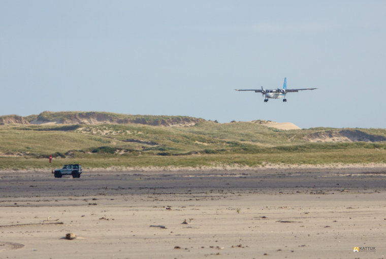 An airplane approaching Sable Island’s beach