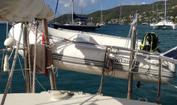 Shanti dinghy bossoirs