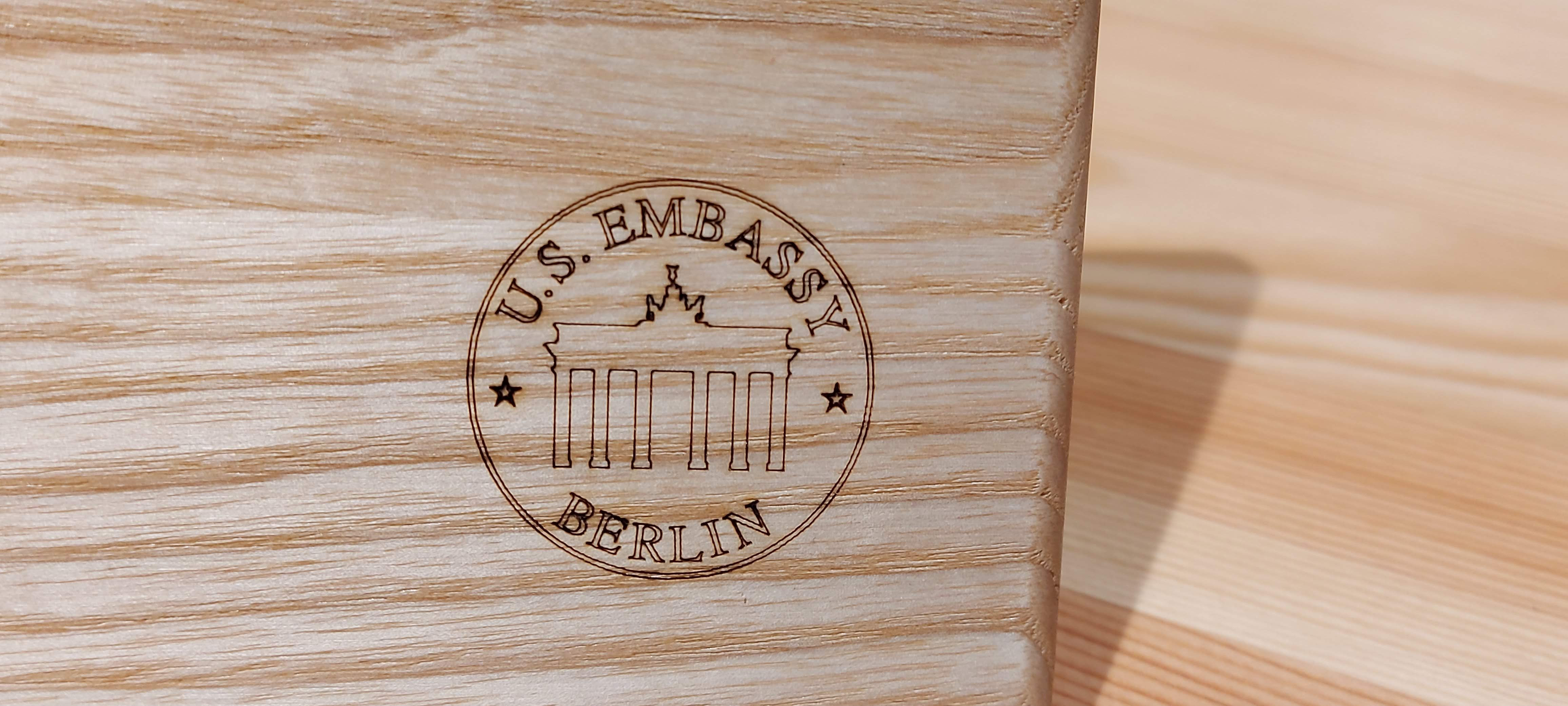 Bread Board with Embassy Logo (Blumenfisch)