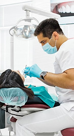 a-rapariga-bonito-esta-sendo-examinada-pelo-dentista_188810-3.jpg