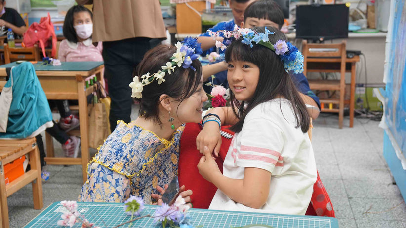 在這些逆風而行的故事裡,將「受」轉化為「施」,溫柔而堅定地將力量繼續傳遞下去.