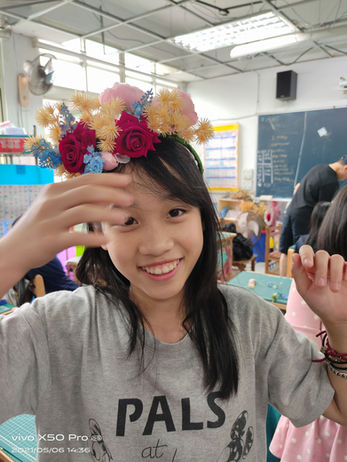 孩子們童真的笑容是最大的寶藏。