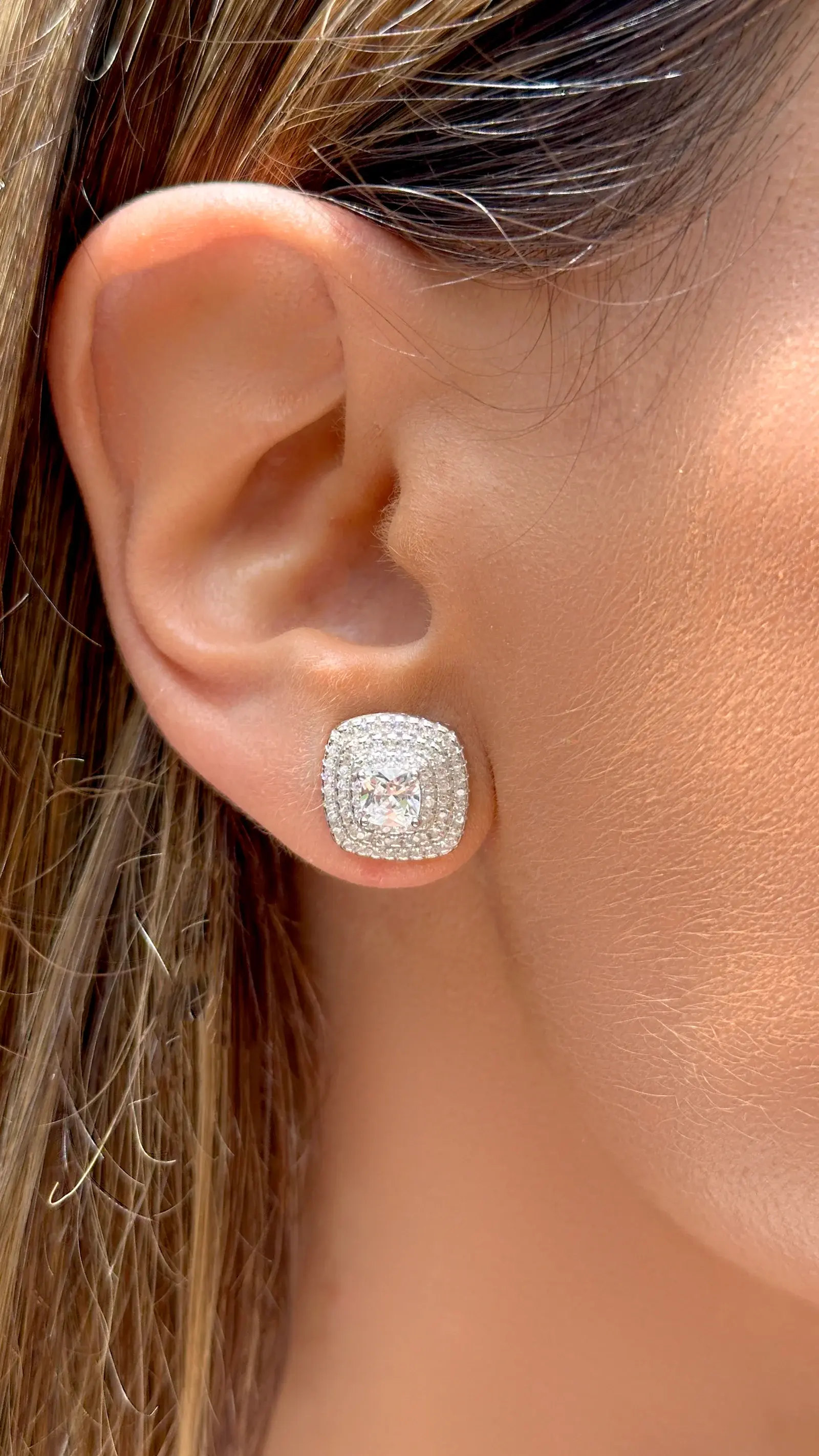 BRINCO ELEGANCE ZIRCONIA BRANCA QUADRADO